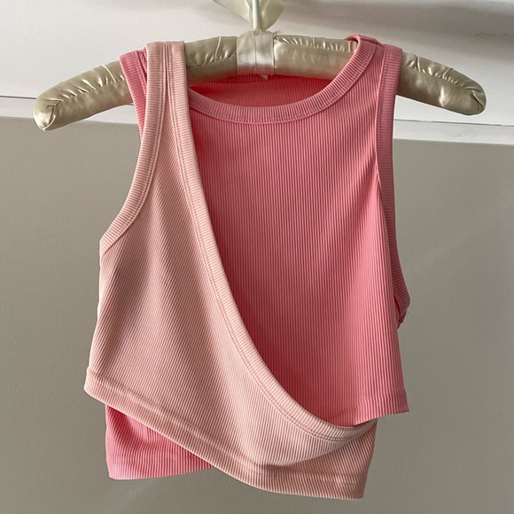NWOT Layered Sleeveless Cropped Top - Picture 1 of 3